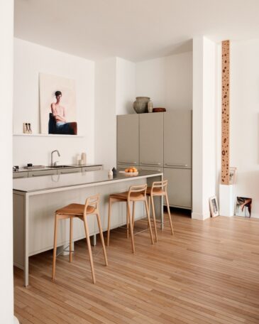 Vipp V1 keittiösaareke istumapaikoilla, 4 yksikköä, harmaa