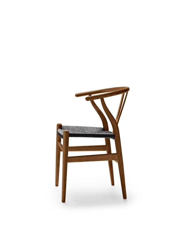 Carl Hansen CH24 -tuoli, öljytty savupetsattu tammi/musta istuin - Image 2